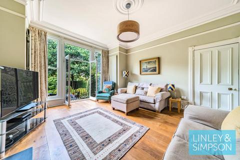 17 Claremont Drive, Leeds, LS6 4ED
