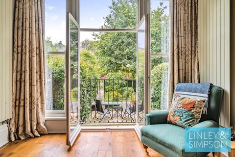 17 Claremont Drive, Leeds, LS6 4ED