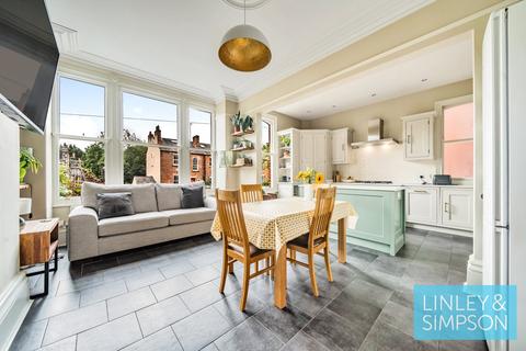 17 Claremont Drive, Leeds, LS6 4ED