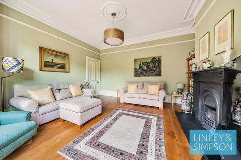 17 Claremont Drive, Leeds, LS6 4ED