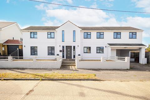 4 bedroom detached house for sale, Woodside Road, Hockley, SS5