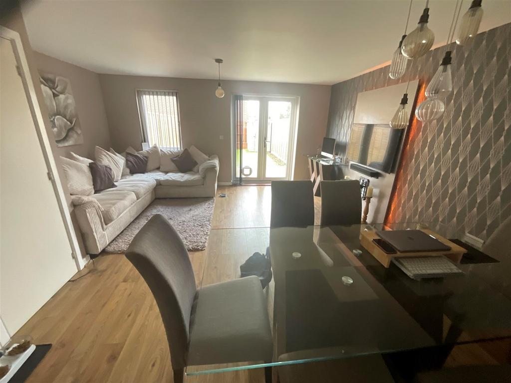 Vimy Drive, Dartford, Kent 4 bed terraced house for sale £440,000