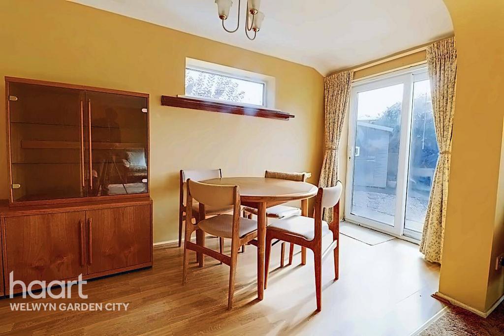 Broomhills, Welwyn Garden City 2 bed bungalow £395,000