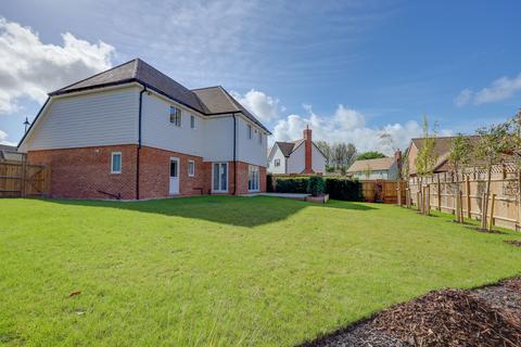 4 bedroom detached house for sale, Stroudley Drive, Folders Grove, RH15
