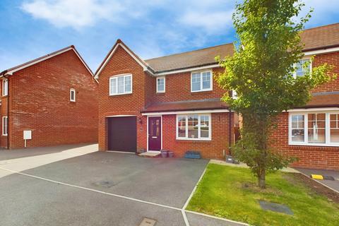 4 bedroom detached house for sale, Rhodes Way, Billingshurst RH14