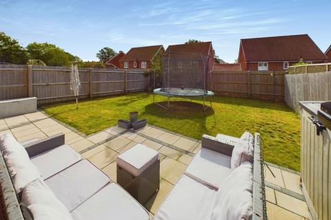 4 bedroom detached house for sale, Rhodes Way, Billingshurst RH14