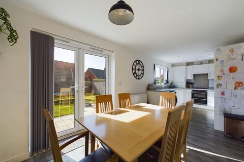 4 bedroom detached house for sale, Rhodes Way, Billingshurst RH14
