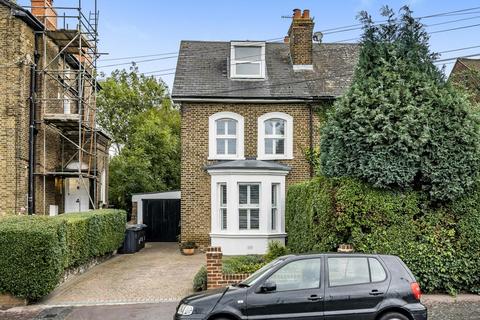 32 Dagnall Park, London, SE25 5PH