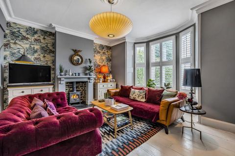 32 Dagnall Park, London, SE25 5PH