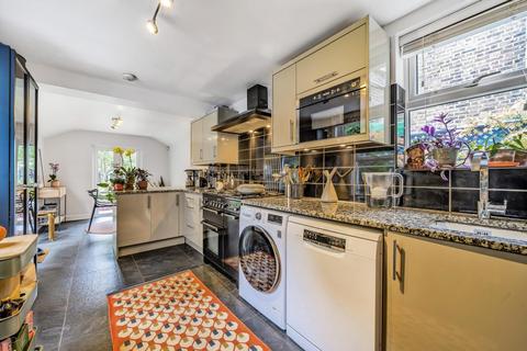 32 Dagnall Park, London, SE25 5PH