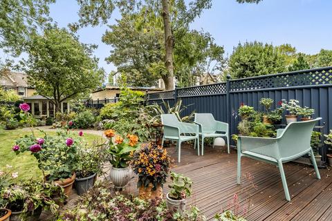 32 Dagnall Park, London, SE25 5PH