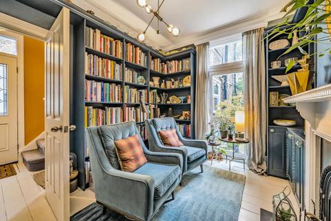 32 Dagnall Park, London, SE25 5PH