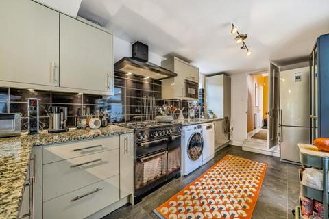 32 Dagnall Park, London, SE25 5PH
