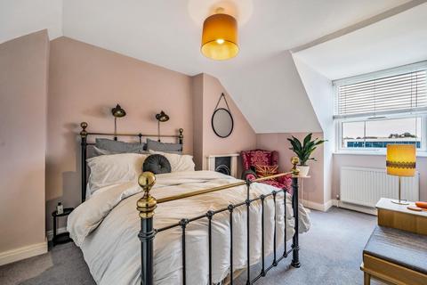 32 Dagnall Park, London, SE25 5PH