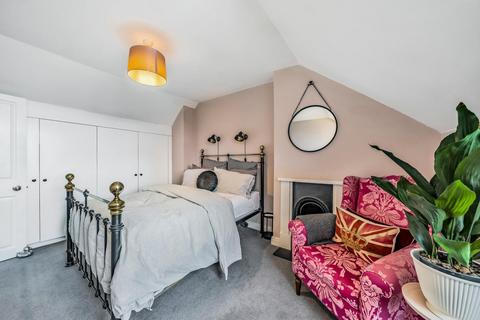32 Dagnall Park, London, SE25 5PH