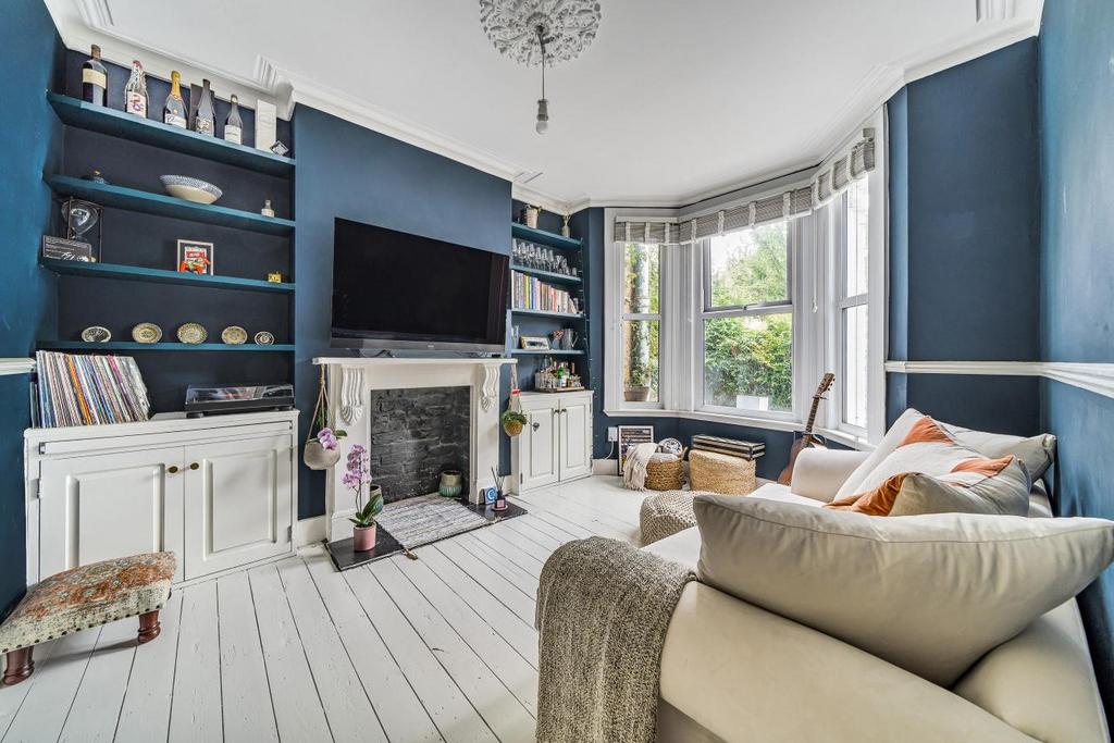 Petersfield Road, Acton 1 bed flat £465,000