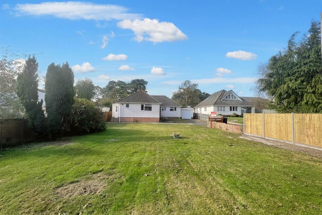 Sandford 3 bed detached bungalow for sale £475,000