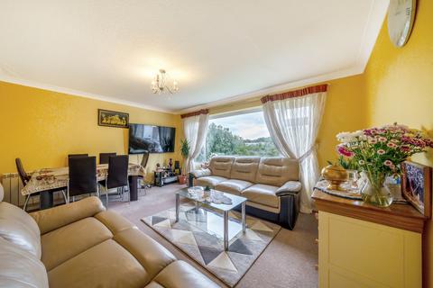 6 Davos Close, Woking, GU22 7SL