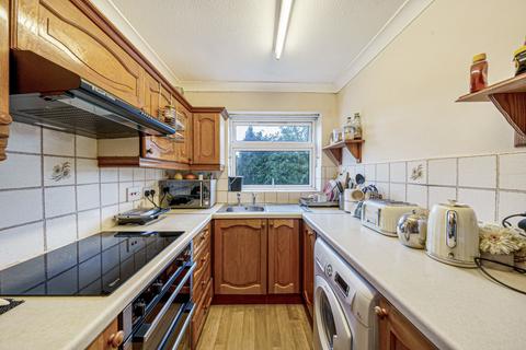 6 Davos Close, Woking, GU22 7SL