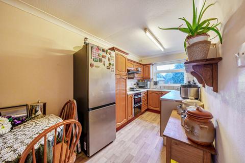 6 Davos Close, Woking, GU22 7SL