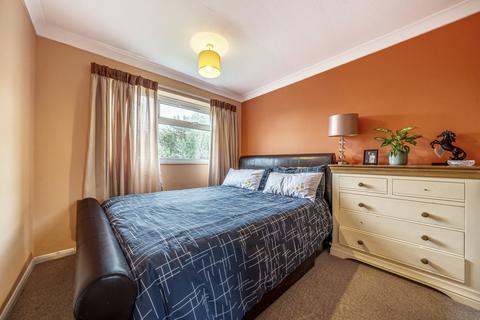 6 Davos Close, Woking, GU22 7SL