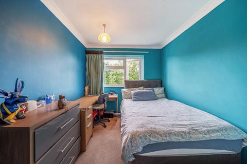 6 Davos Close, Woking, GU22 7SL