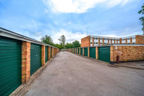 6 Davos Close, Woking, GU22 7SL