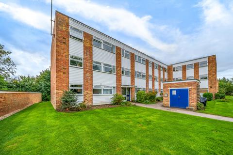 6 Davos Close, Woking, GU22 7SL