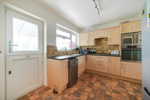 65 Cotmore Gardens, Thame, OX9 3NB