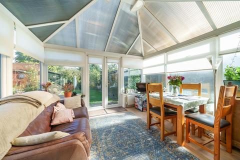 65 Cotmore Gardens, Thame, OX9 3NB