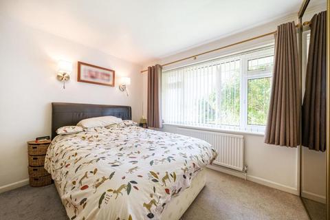 65 Cotmore Gardens, Thame, OX9 3NB
