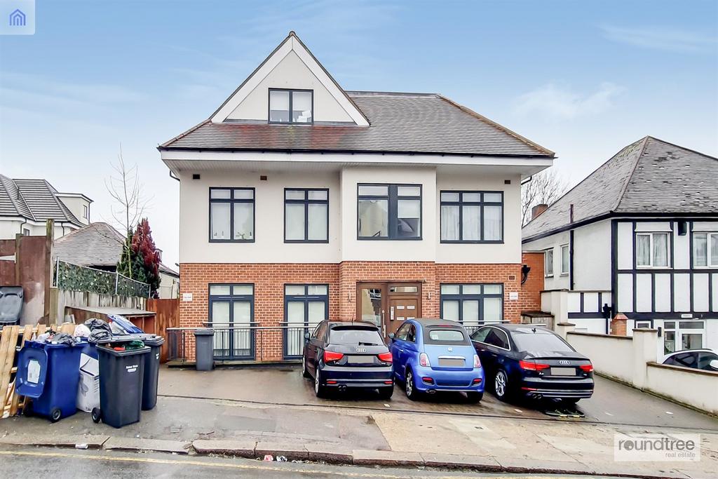 Graham Road, Hendon NW4 3 bed apartment for sale £500,000