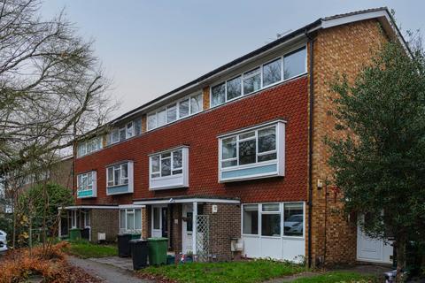 Treemount Court, Grove Avenue