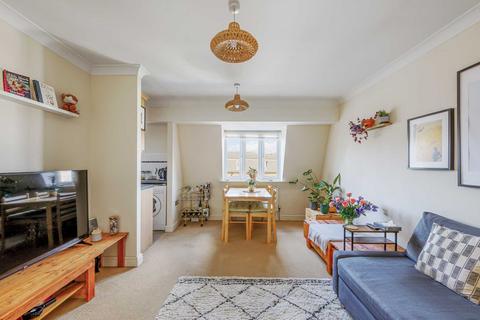 1 bedroom flat for sale, Elizabeth Gardens, Isleworth  TW7