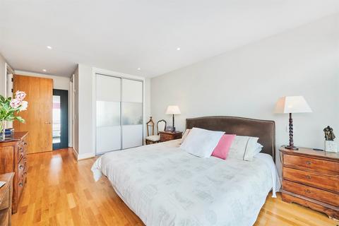 3 bedroom penthouse to rent, Ellesmere Court, Chelsea SW10