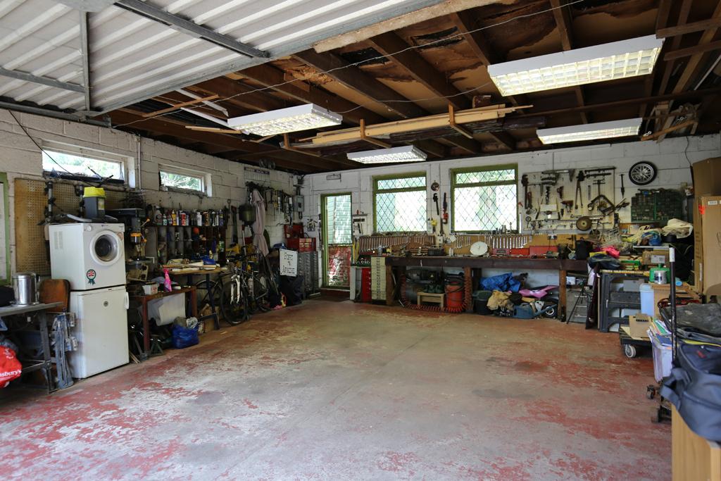 Workshop/garage (7m x 7m)
