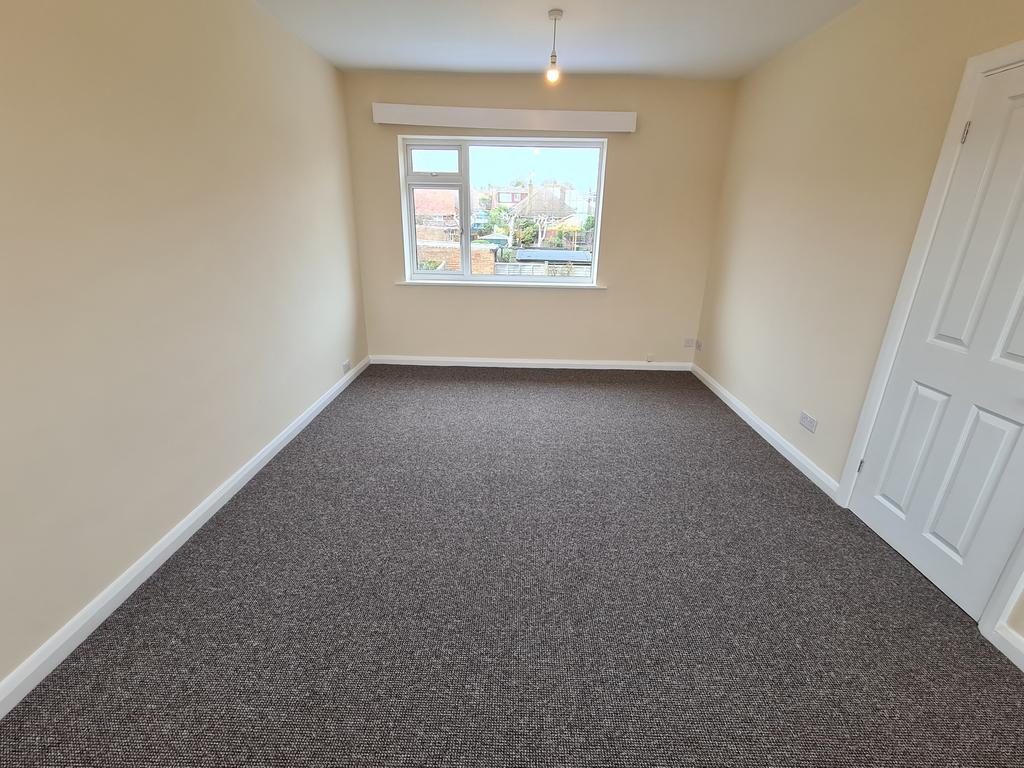 Hawkhurst Way, BexhillonSea TN39 3 bed detached house £1,600 pcm (£