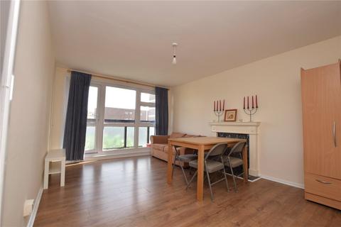 2 bedroom apartment to rent, Edinburgh House, Elvet Avenue, Romford, RM2