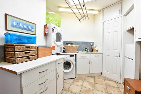 8 Holmsdale Grove, Bexleyheath, DA7 6NX