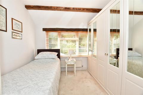 8 Holmsdale Grove, Bexleyheath, DA7 6NX