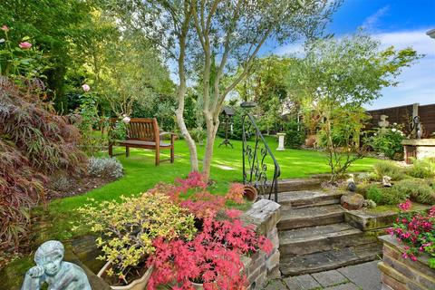 8 Holmsdale Grove, Bexleyheath, DA7 6NX