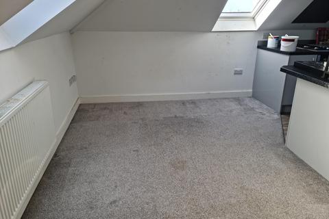 1 bedroom flat to rent, 1 bed flat on Redhill Drive