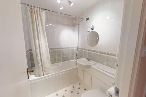 2 bedroom flat to rent, Russell Square, City Centre, Brighton, BN1