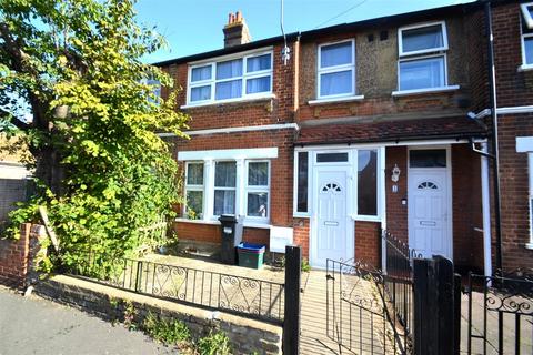 4 bedroom terraced house to rent, Imperial Road, Bedfont