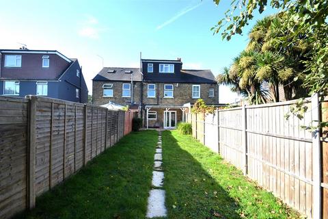 4 bedroom terraced house to rent, Imperial Road, Bedfont