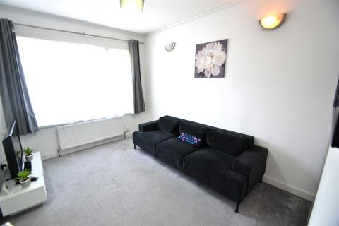 4 bedroom terraced house to rent, Imperial Road, Bedfont