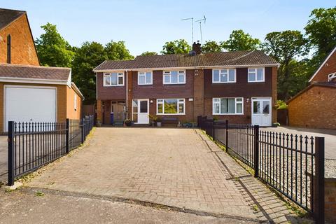 4 bedroom semi-detached house for sale - Jenkinson Road, Towcester, NN12
