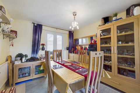 4 bedroom semi-detached house for sale - Jenkinson Road, Towcester, NN12