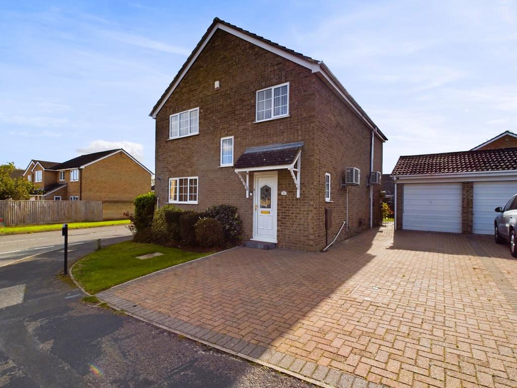 Keats Drive, Towcester, NN12 4 bed detached house for sale £450,000