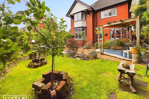 4 bedroom detached house for sale, Dentons Green Lane, Dentons Green, WA10